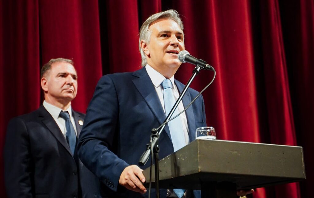 Llaryora reconoció a los docentes por los resultados de las Pruebas Aprender